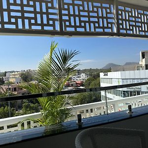 Sky Suites By The Lazy Host